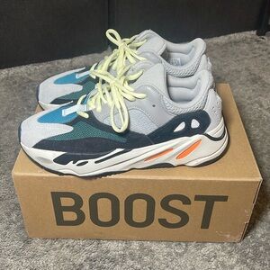 YEEZY 700 WAVERUNNER
